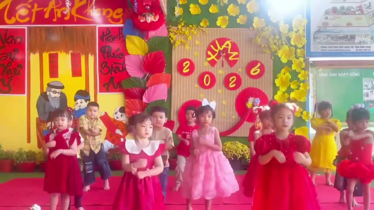 Bé Ngọc múa lớp chồi