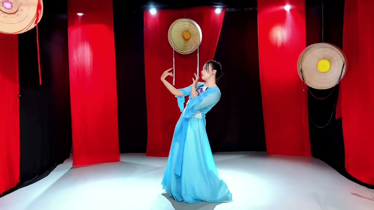 Mời trầu mashub Son - dân gian đương đại