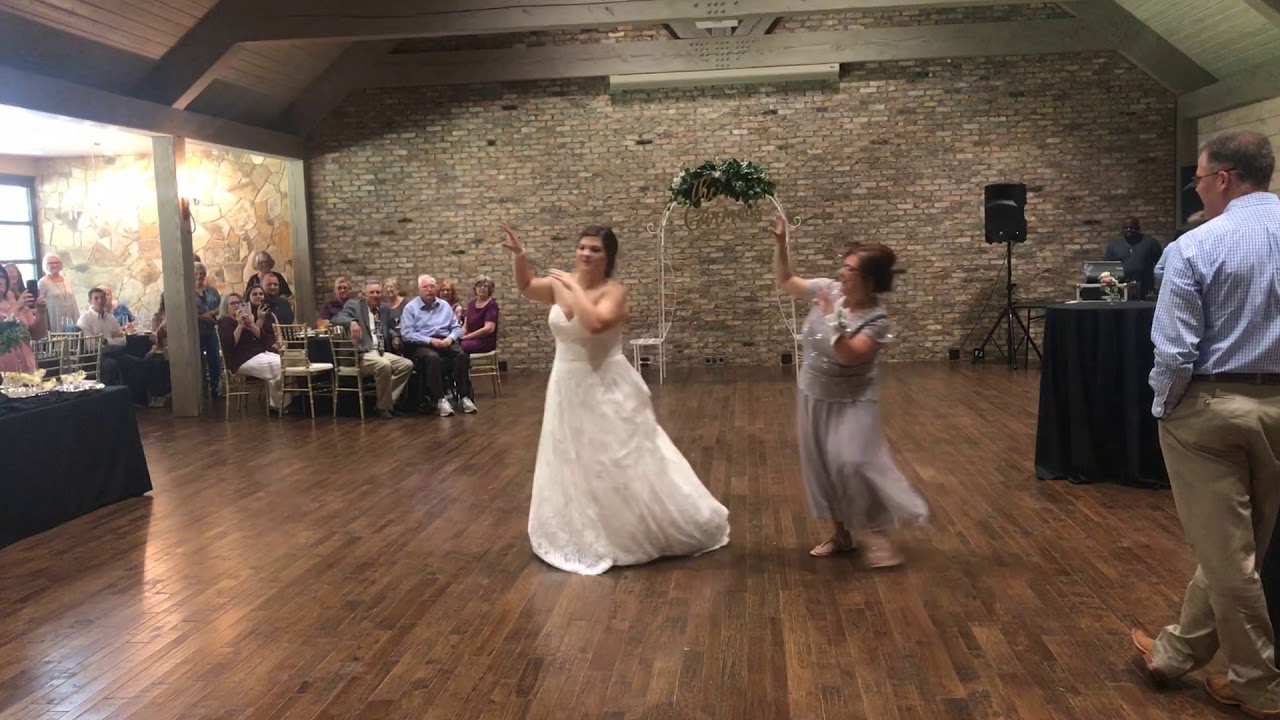 Epic mother/daughter dance