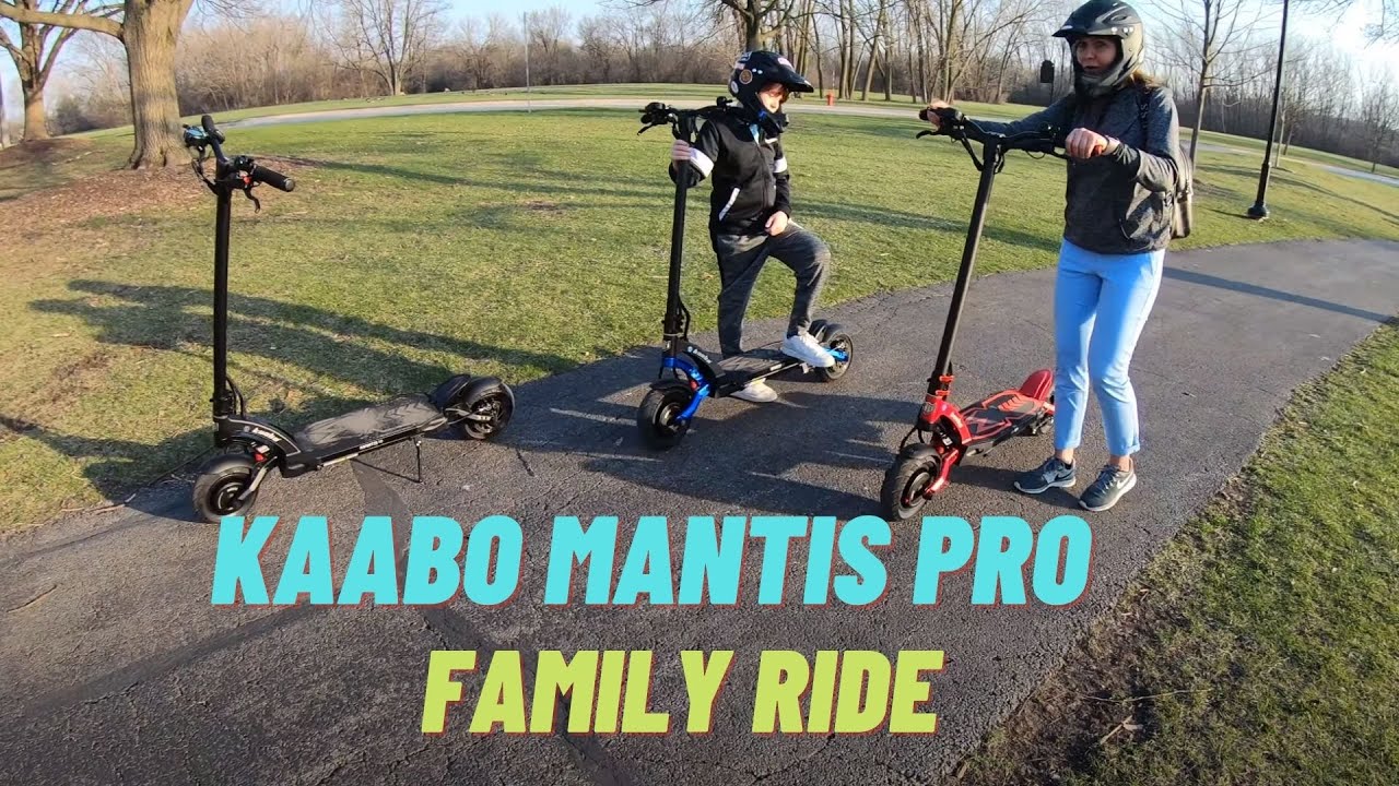Kaabo Mantis 10 Pro 2021 riding with family