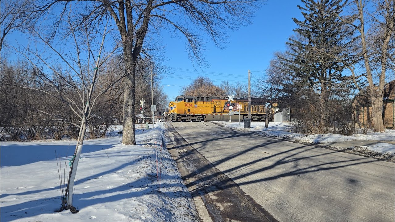 Union Pacific train southbound at Owatonna Street, Mankato, MN (January 30, 2026)