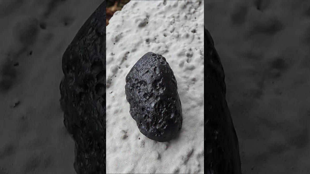 Tektite: The Crystal of Expansion, Transformation, and Clarity 💎🧘🏻&zwj;♀️