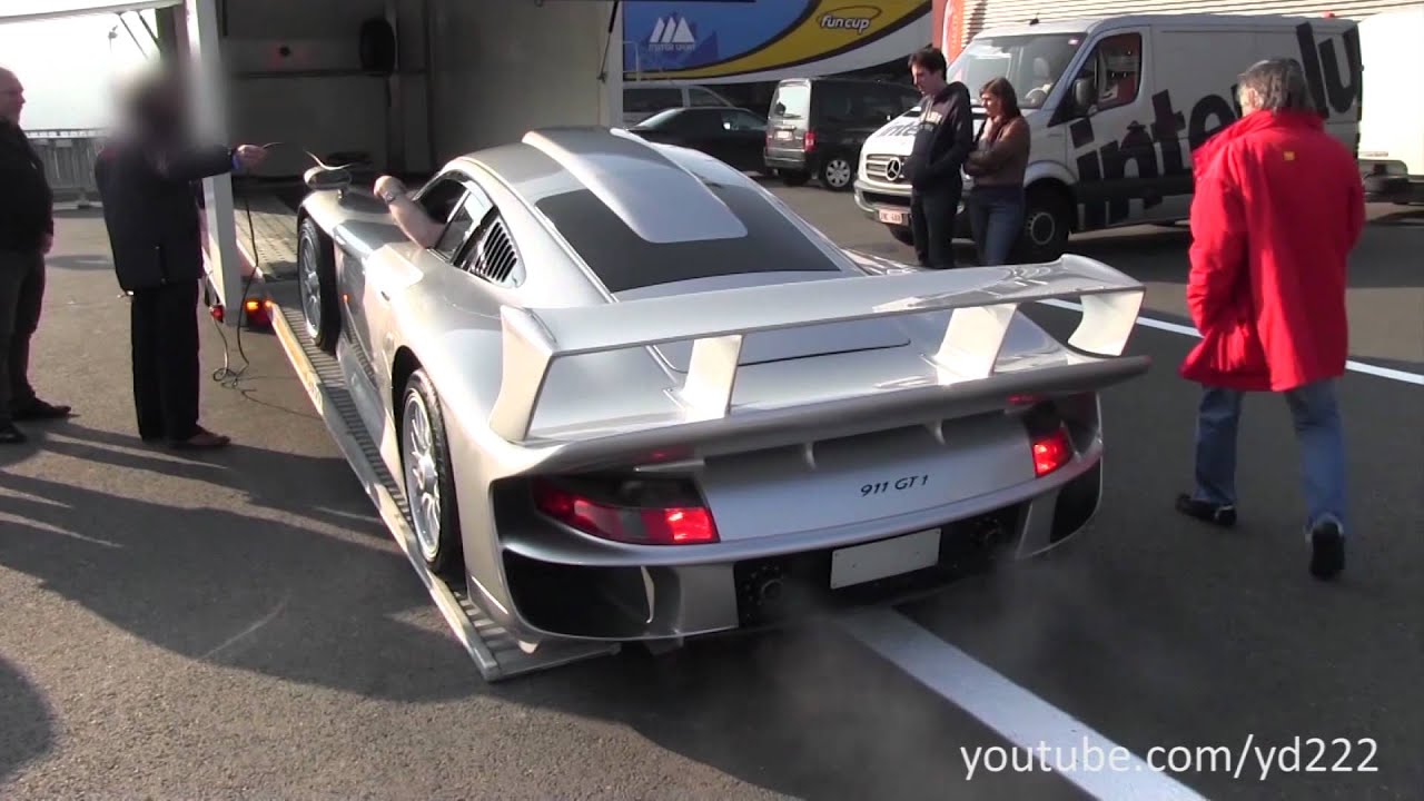 Porsche 911 GT1 Strassenversion unloading at Spa-Francorchamps !