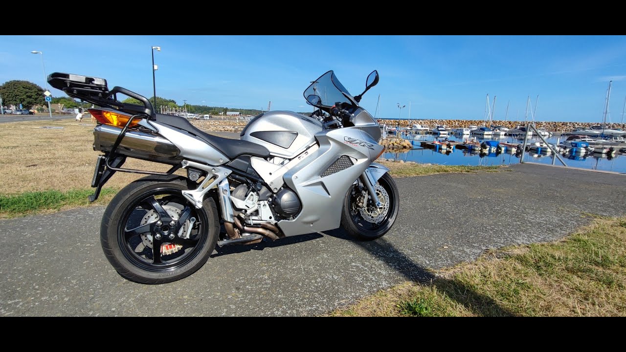 Honda VFR800 test ride! Can this bike still be a winner today?