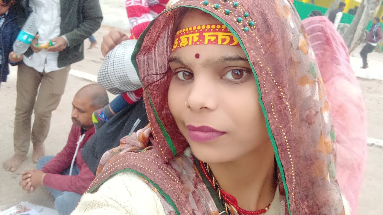 बाहर हमारे ससुर जी खड़ेथे