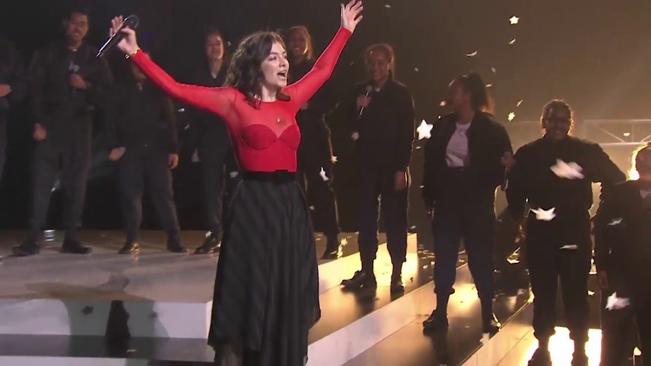 Lorde 'Green Light' live at VNZMA 2017