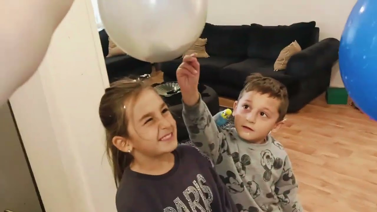ÇOCUKLAR KUZEY VE MASALLA BİL BAKALIM OYNUYORUZ.DOĞRU TAHMİN EDEN KAZANIR 