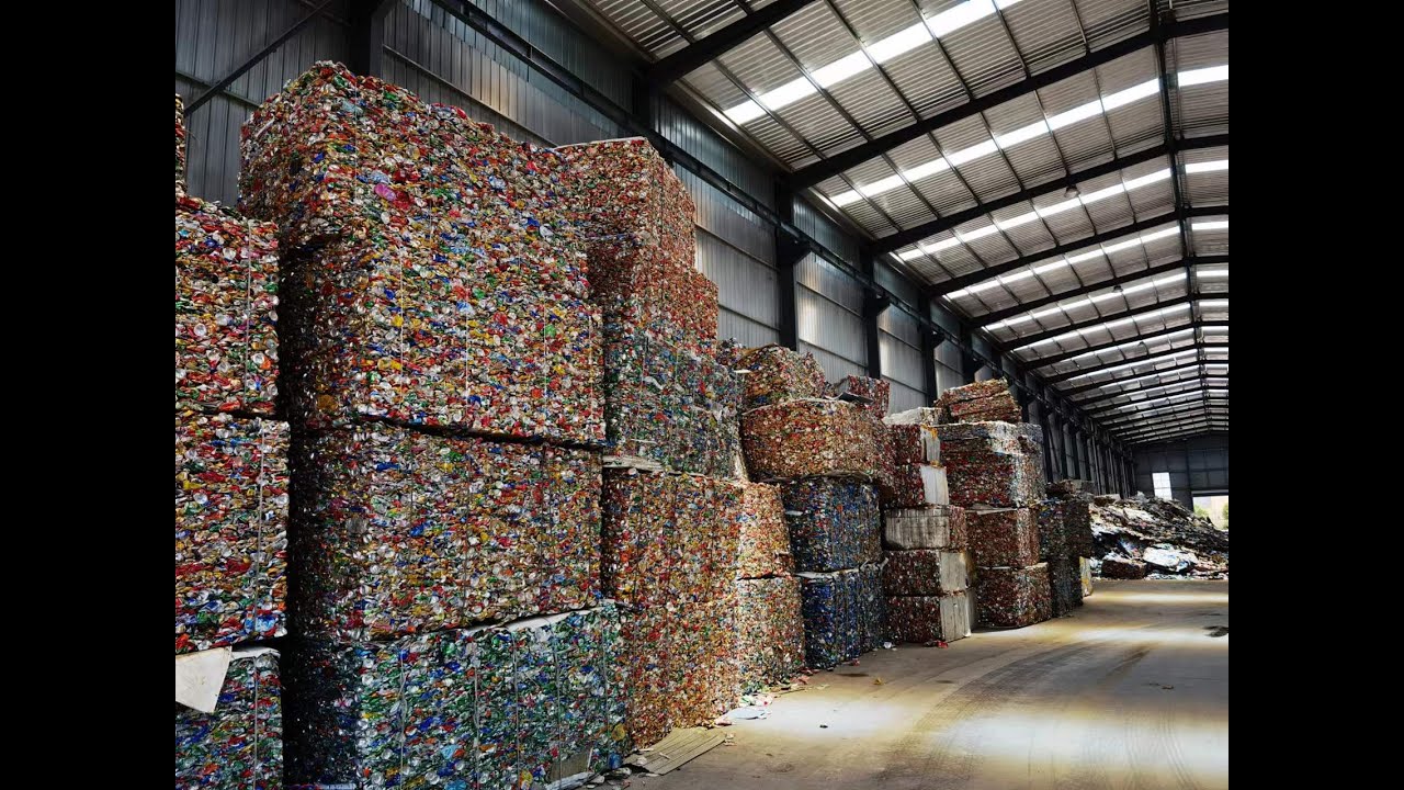 How does the vertical hammer shredder recycling line work in the smelting plant