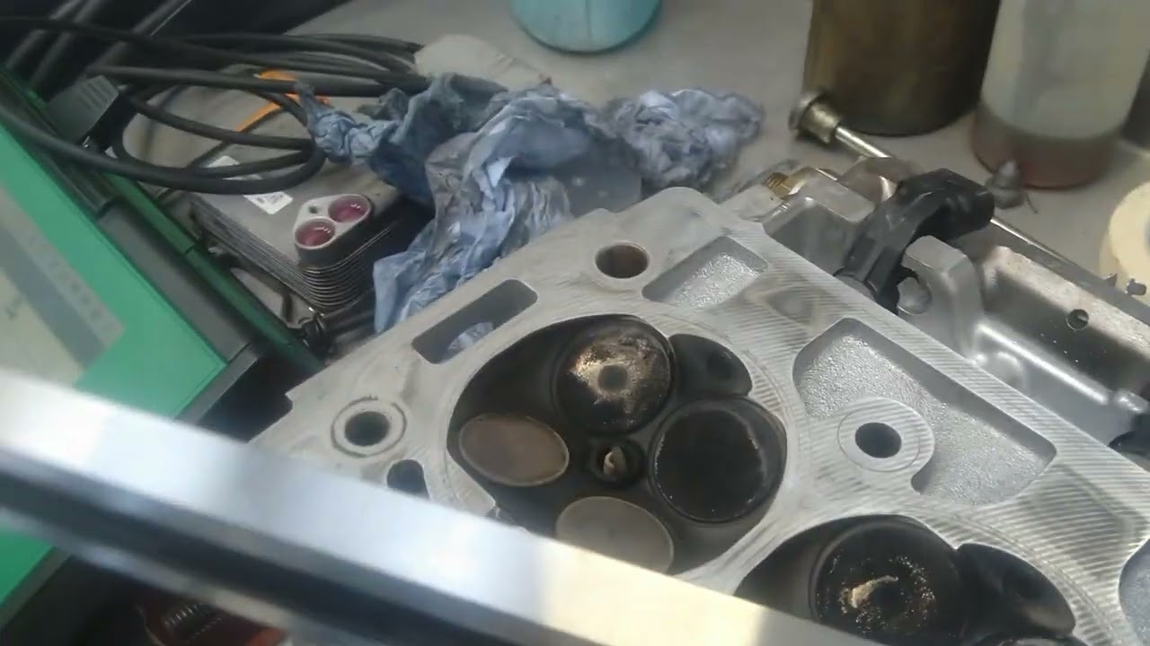 VW Polo GTI 1.4 TSI cylinder head surface Check with straightedge and thickness gauge