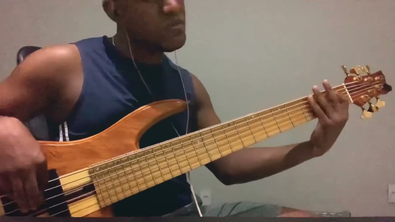 Zaza tocando “212 - Ludmilla”