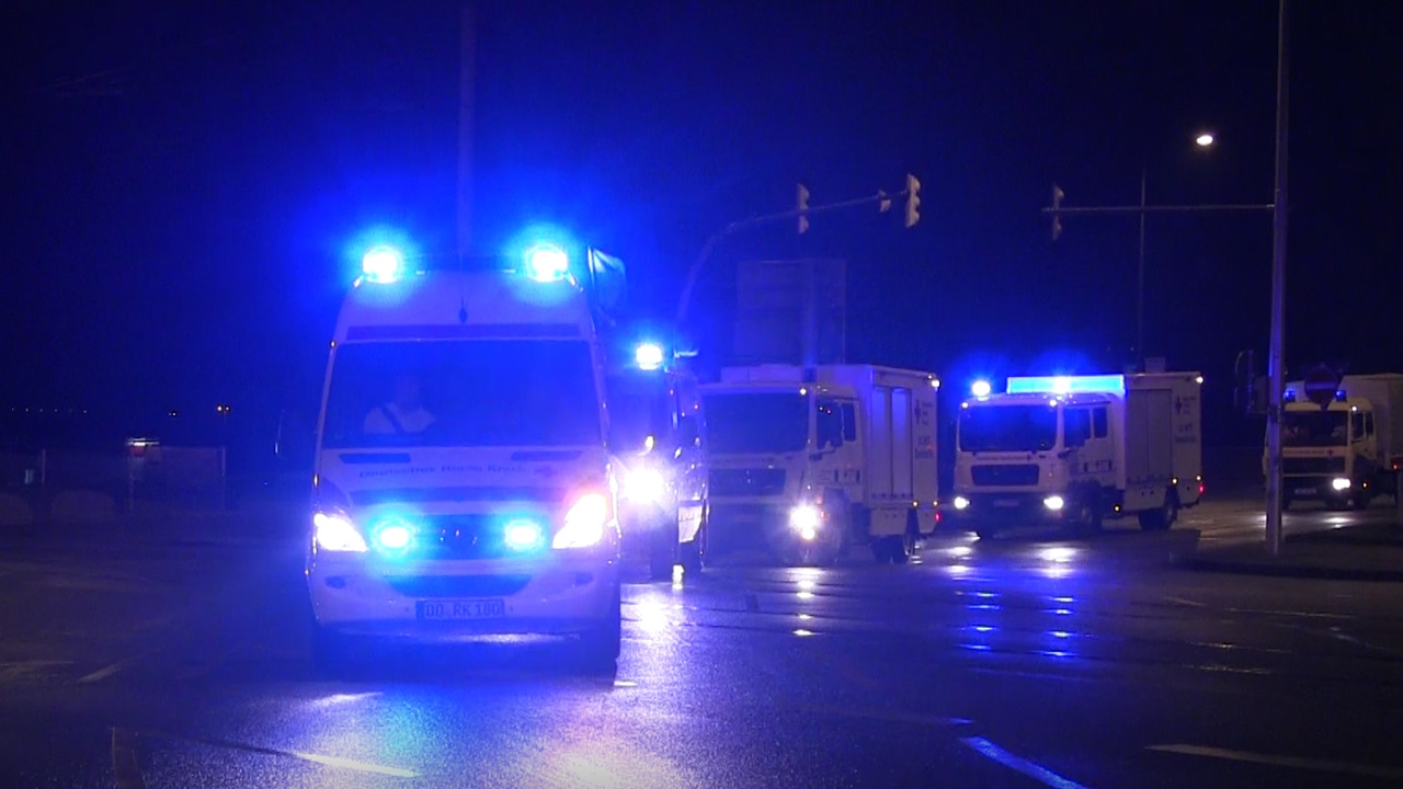 Kolonnenfahrt DRK Kreisverband Dresden - 16 Fahrzeuge (2 Perspektiven)
