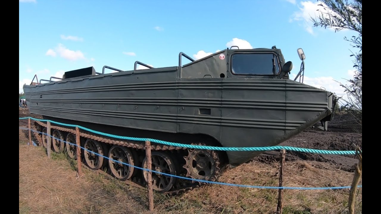 Amfibia PTS-M  pływający  ​transporter samobieżny ​ gąsienicowy wojskowy  .