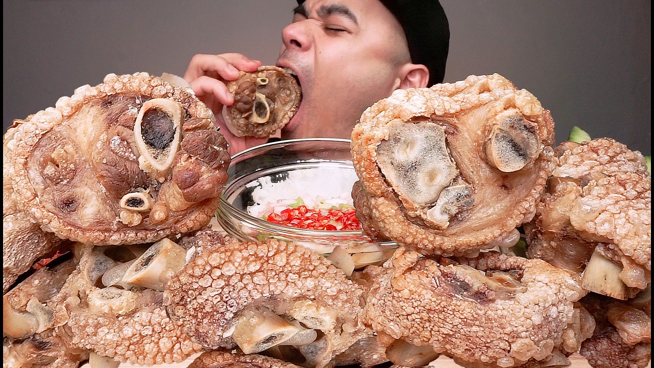 CRISPY FRIED PORK KNUCKLE MUKBANG ASMR WITH SPICY VINEGAR