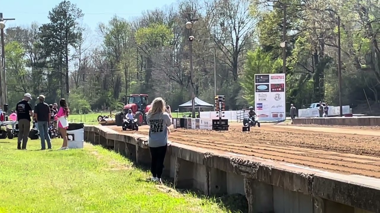 Fast Raptors making warm up passes.  #backyardmafia #atv #atvracing #quad #trending #dirtdrags
