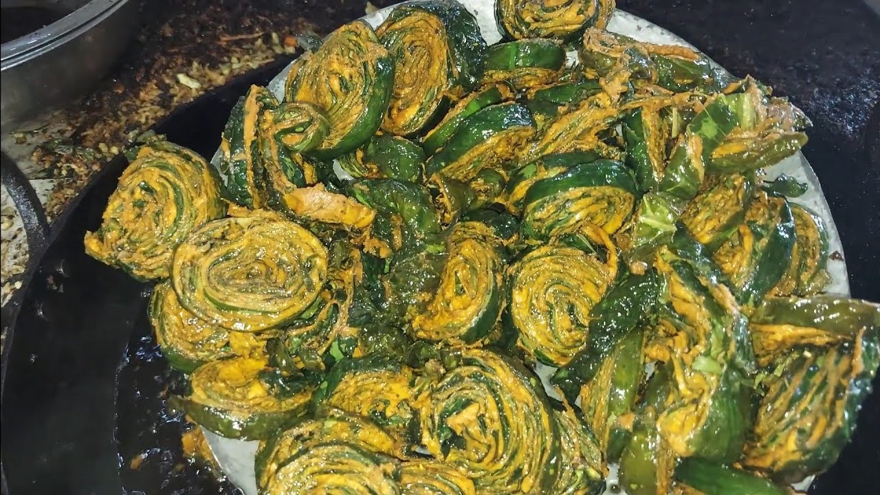 Girish Bhai Selling Amazing Fried Patra Rs. 30 /- Only | Indian Street Food