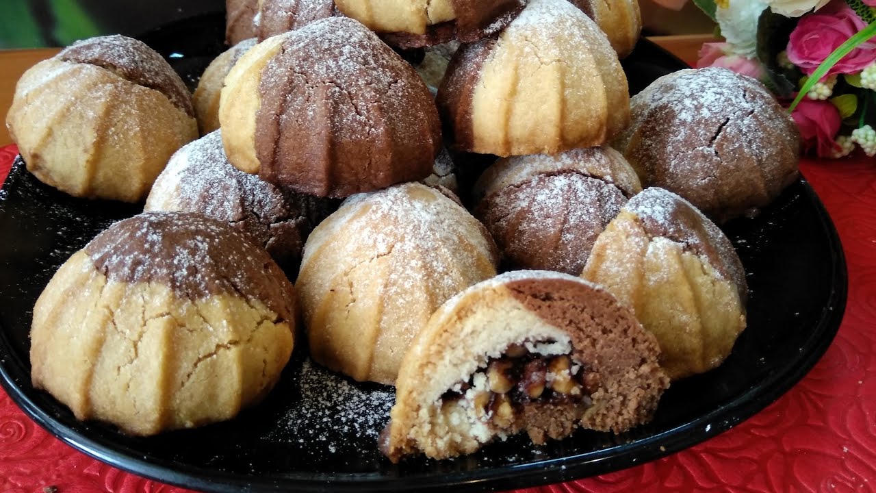 Песочное печенье с ореховой начинкой.