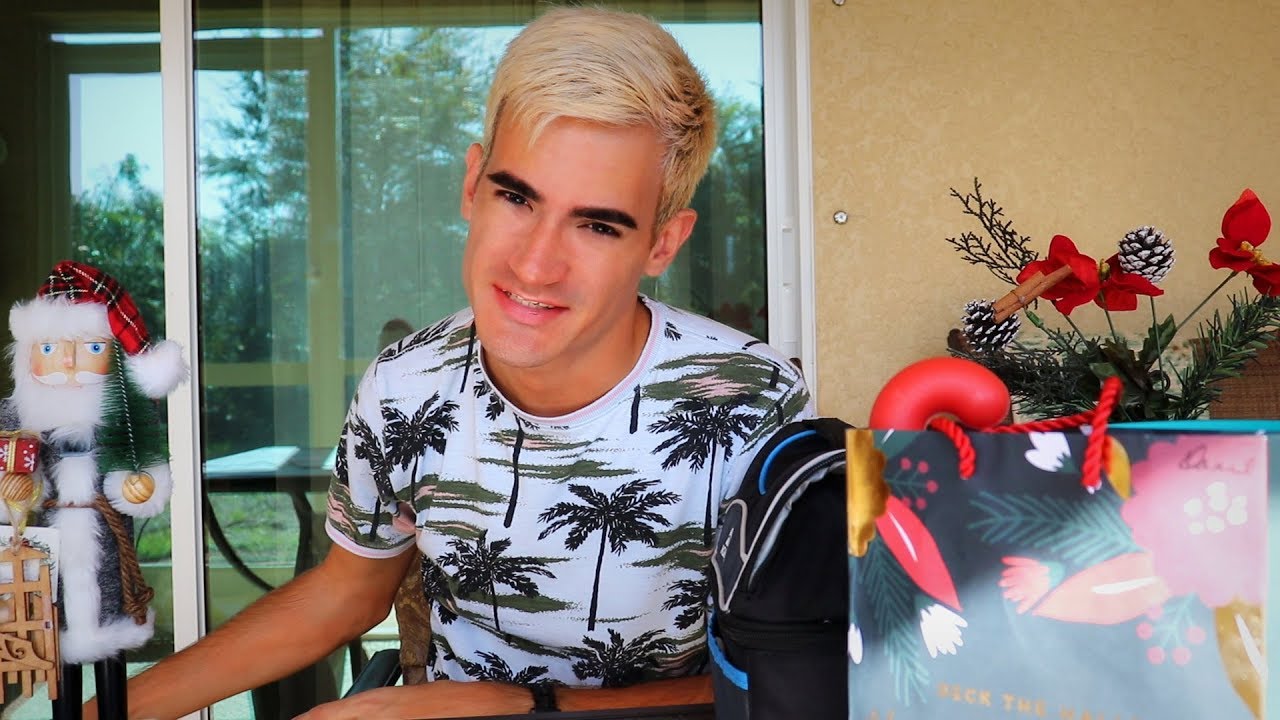 New Boy Sits with You at School Lunch (ASMR RolePlay)