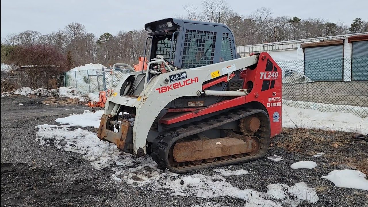 2011 Takeuchi TL240CRH Tracked Skidsteer - Auctions International 