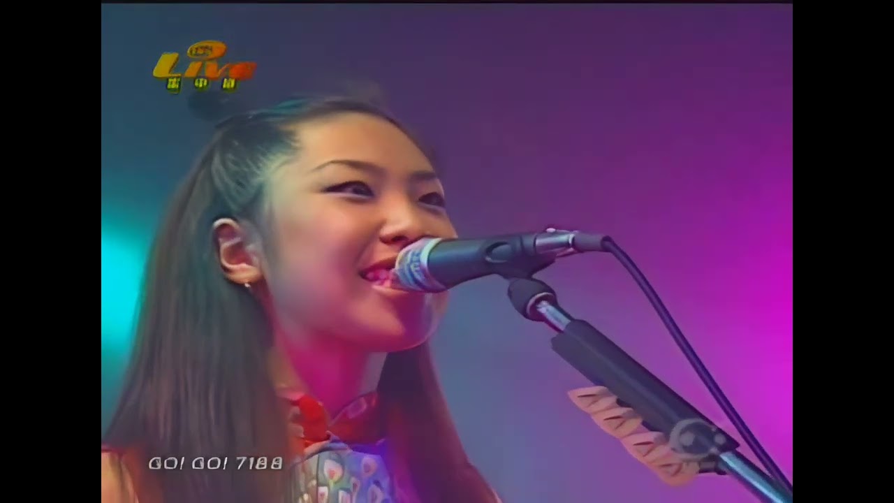 LIVE GO!GO!7188   AI boost Live At Club Quattro Cover Night 2002 08 27 scale 4x ahq 121