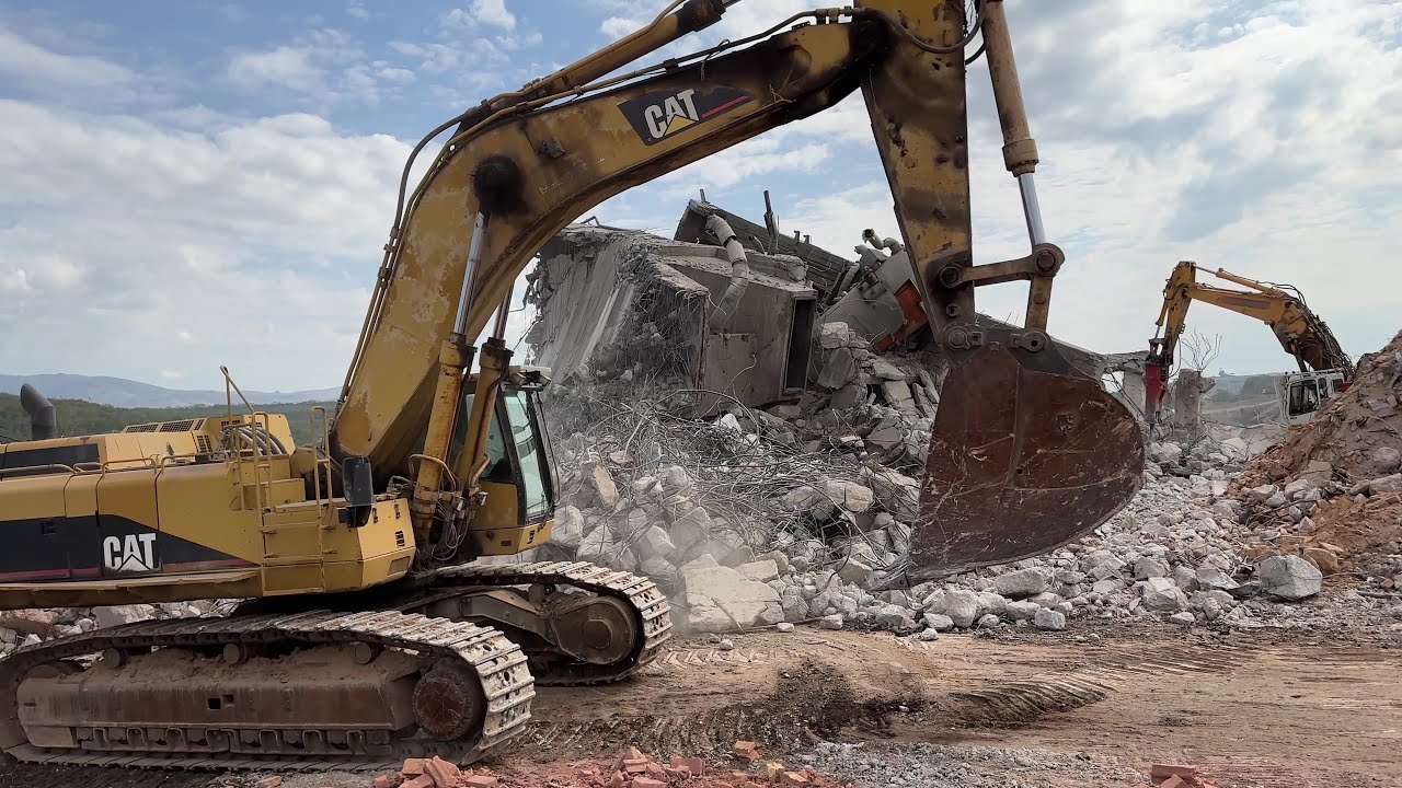 Heavy Equipment Working On Demolition Site Of Ind. Buildings - Sotiriadis/Labrianidis Demolitions 4k