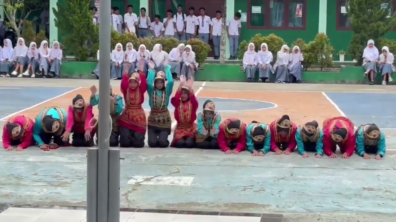 TARI SAMAN (ACEH) BY: Madrasah Aliya Negeri Kotamobagu, Kota KOTAMOBAGU SULUT
