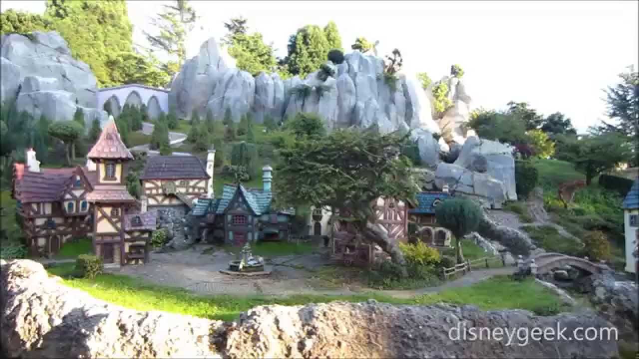 Disneyland Paris: Le Pays des Contes de Fees (POV)