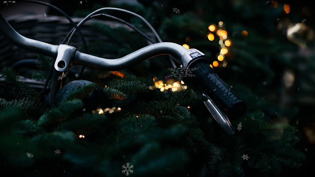 Cozy Christmas Atmosphere With Twinkling Lights & Wind Chimes