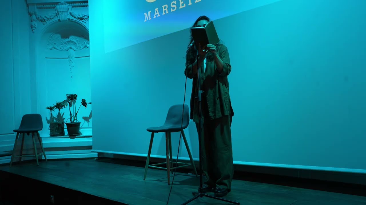 Hortense Raynal lit Abandons au Poetry Club à Marseille 