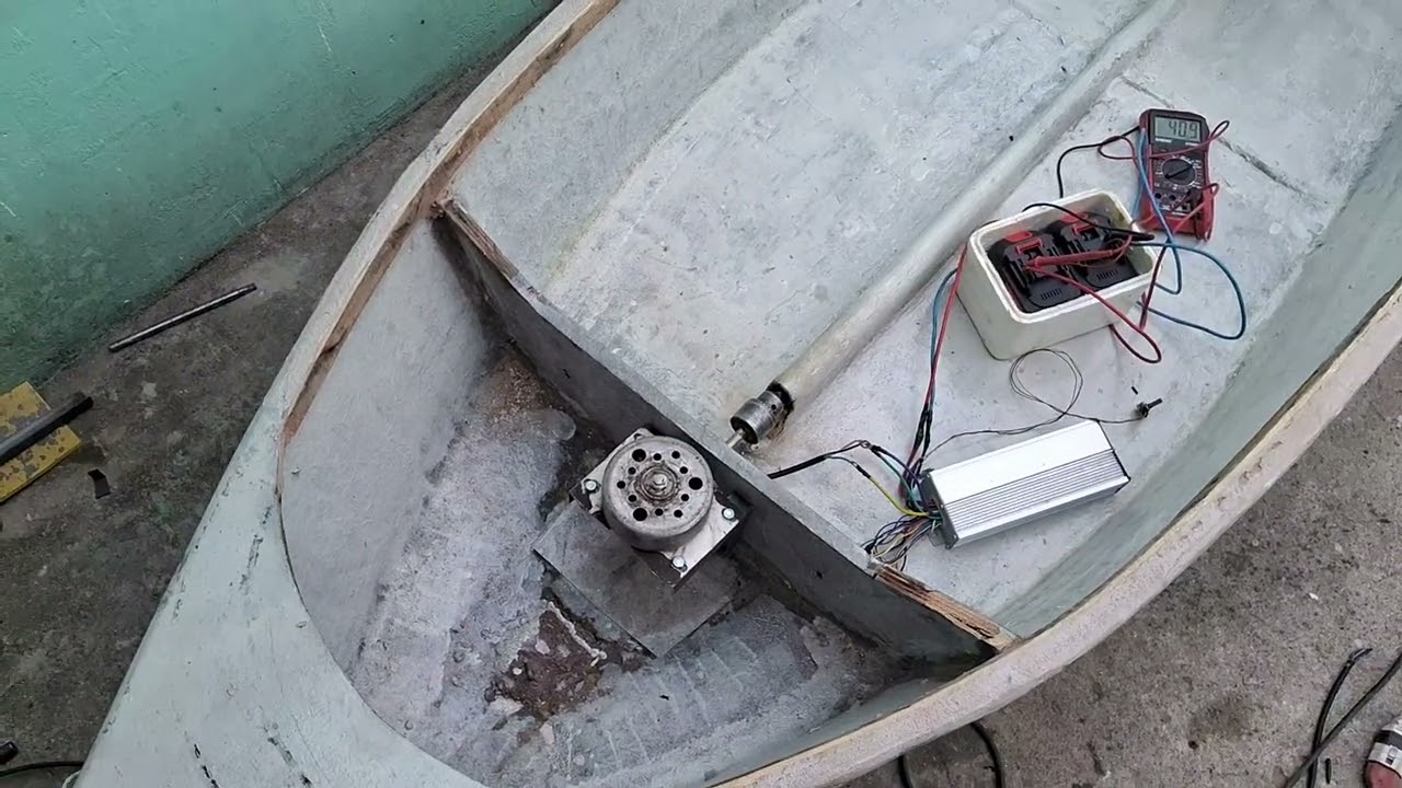 Instalação do motor caseiro  no barco  parte 2