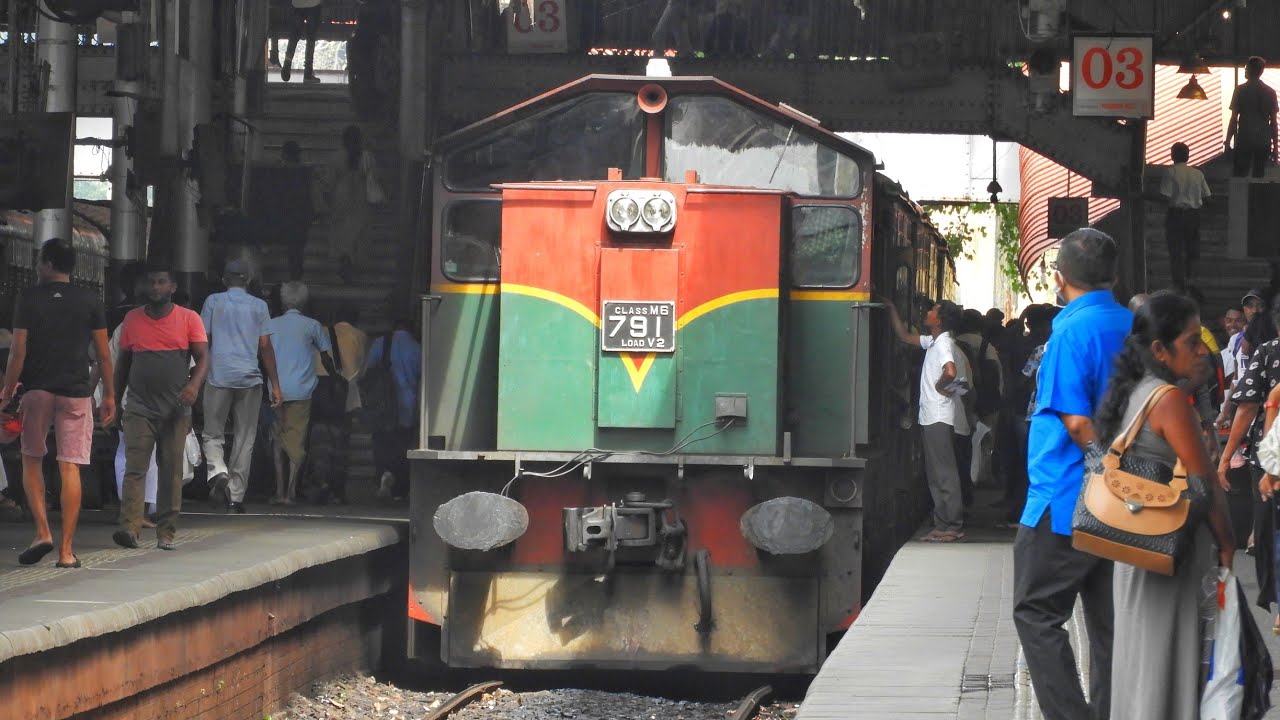 Colombo Fort To Badulla 1007 Express Train Arrival, Train Announcement And Departure