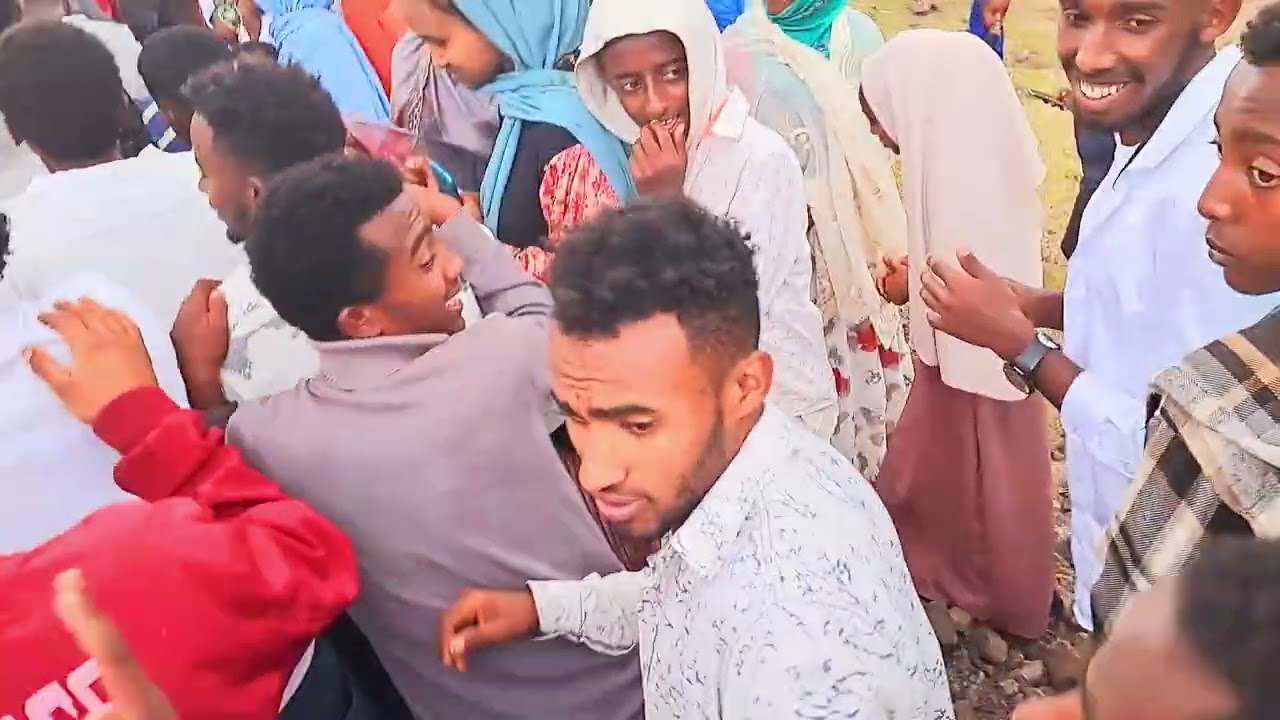 Baset wollo dessie wedding ☝️ሙሽሪትን ለማውጣት#የሙሽራው ሚዜዎች አናስገባም አላሉም❤😀