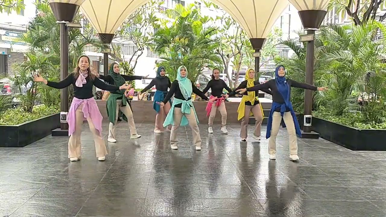 EEEE A | Line Dance | @veetrias  | Demo: Happy Dancing 