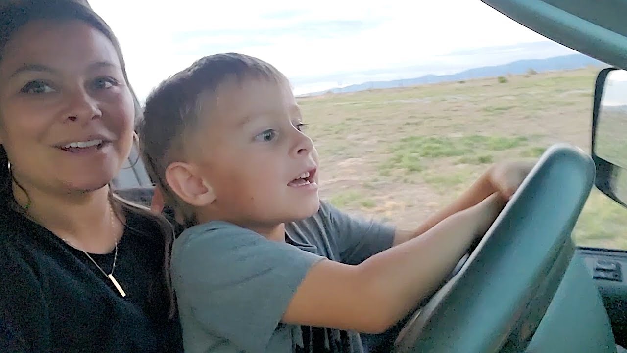 MOM LETS 4 YEAR OLD DRIVE! 😱