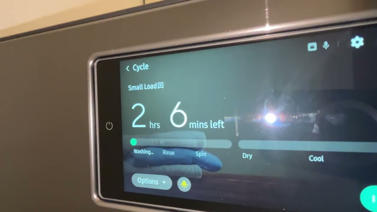 Стиральная машина с сушкой и тепловым насосом Samsung Bespoke AI — демонстрация тестовой стирки