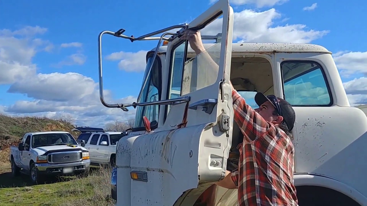 1968 Ford C8000 parked in its grave. Hasn't breathed life in 23 years. Part 1