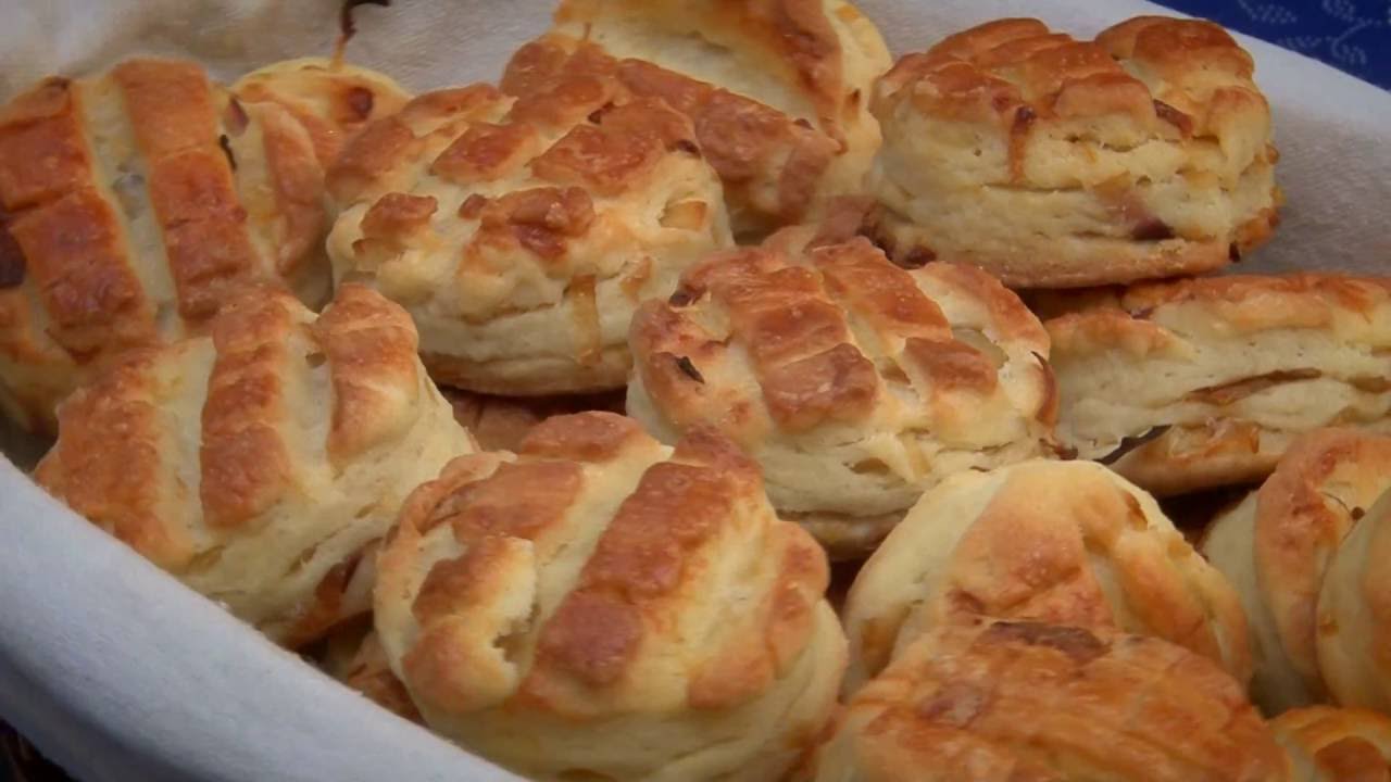 Kemencés ételek Limarával : makói hagymás pogácsa