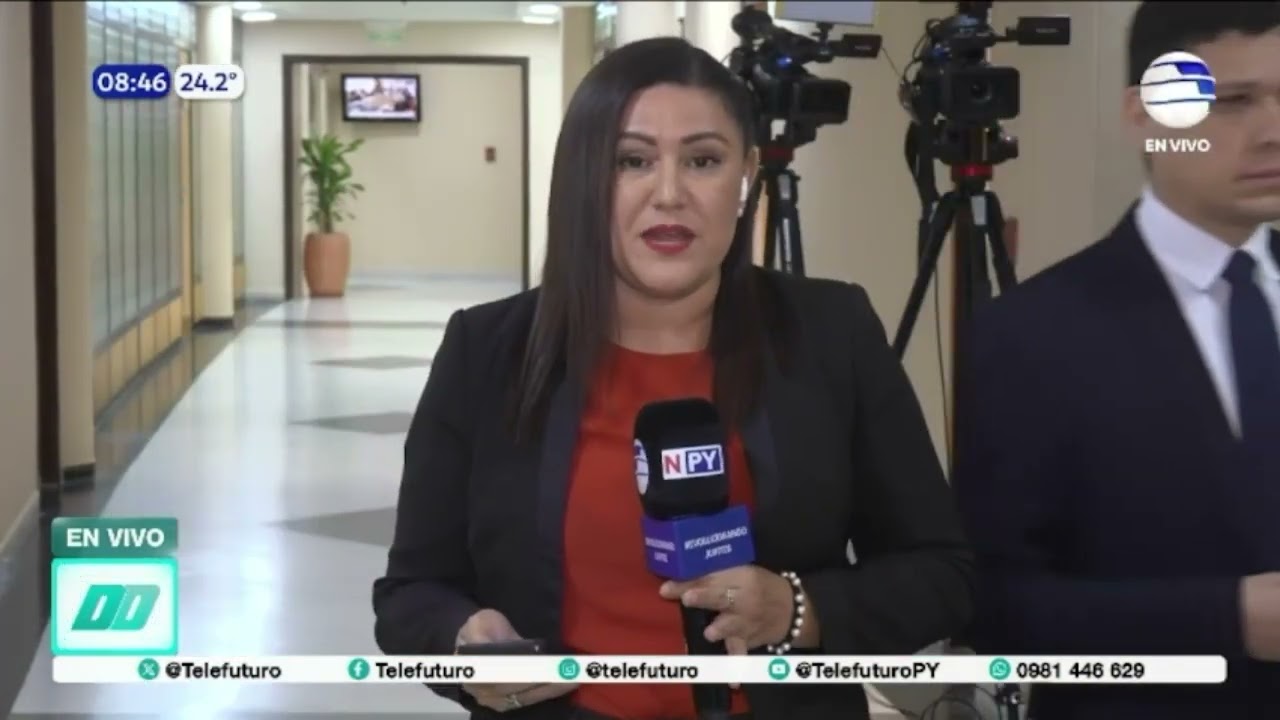 Baruja comparece ante mesa directiva de senado