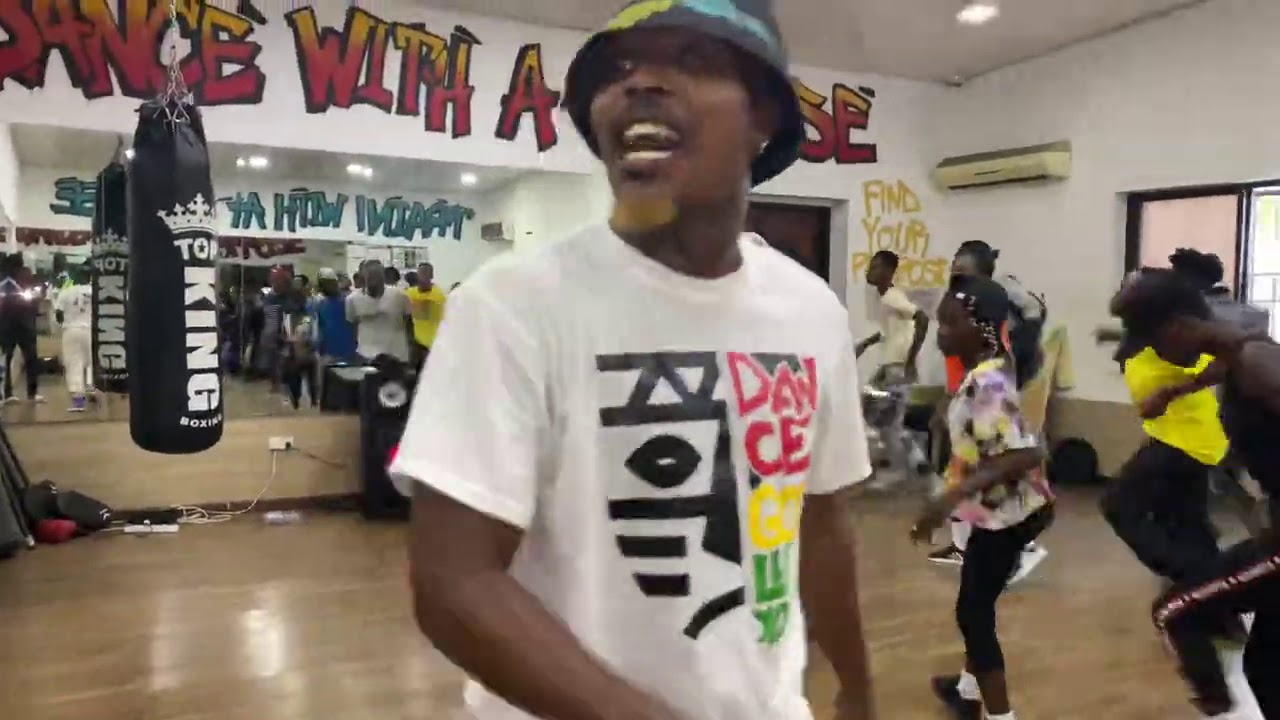 How to dance Afro Dance|Basic Tutorial by Dancegodlloyd at DwpAcademy dance class| Basic Dance Steps