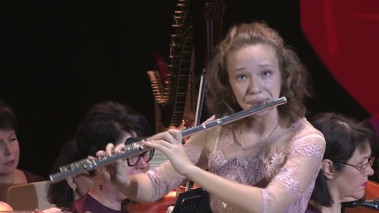 Vivaldi - Flute Concerto in E minor RV 432 (mov.1)