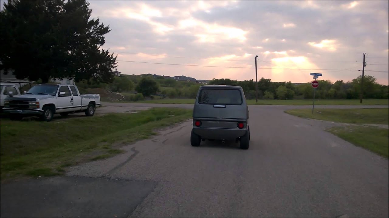 Cruzing the Naborhood in the Elcar