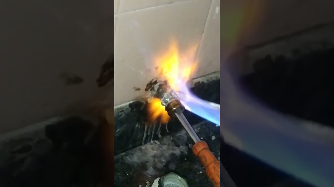 Soldar plomo y bronce Cupla plomo Instalar bidet línea Roma Ferrum Derretir plomo para hacer tarugo