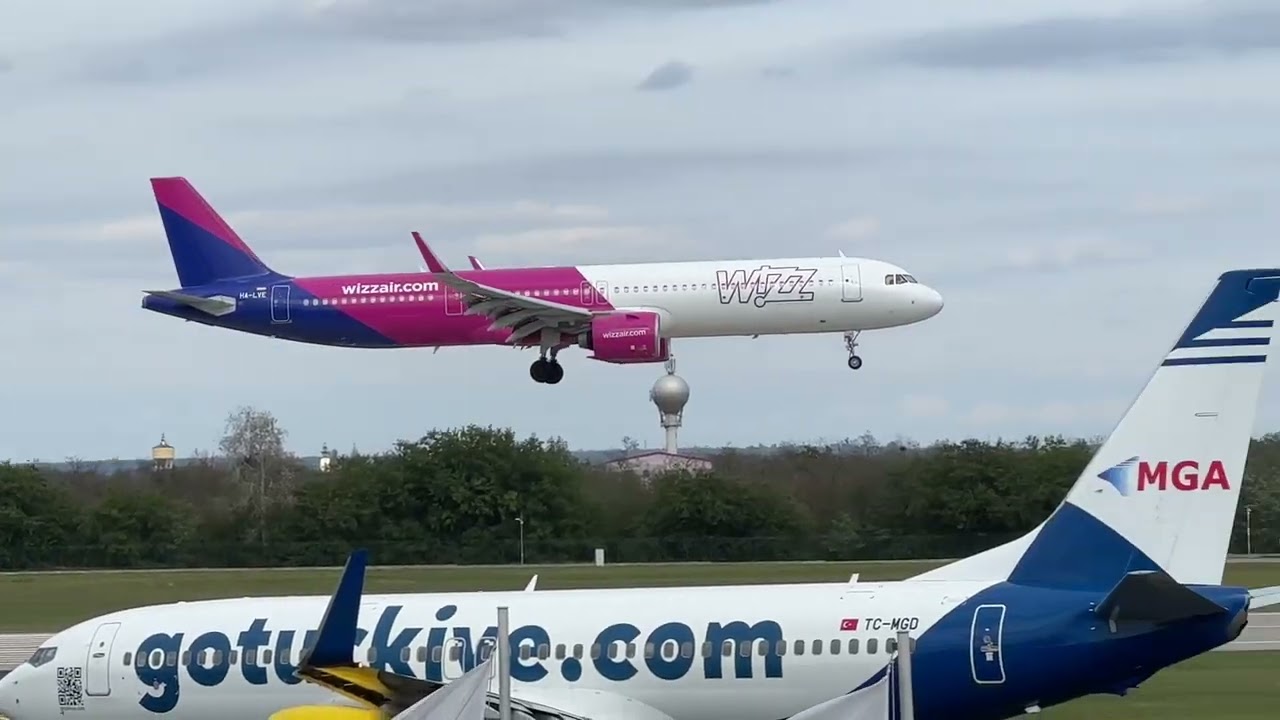 17 minutes of AWESOME Plane Spotting at Budapest Airport