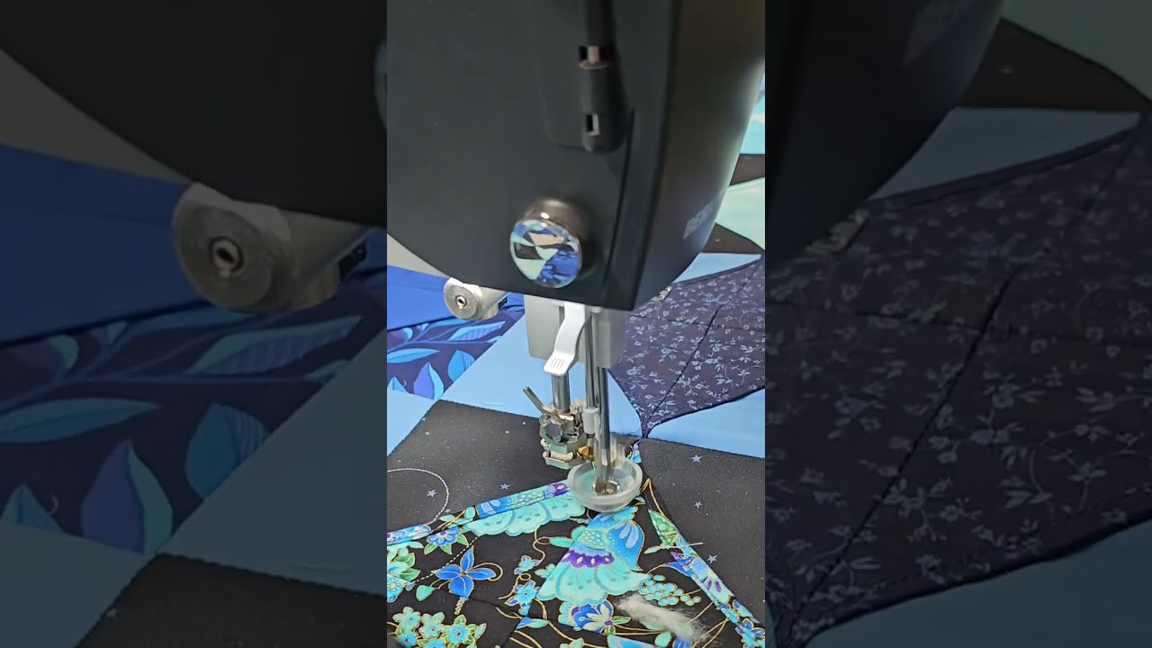 #aletamiller @hblq #asmr #mesmerizing #freemotion #quilting #longarm #sewing #quilt #diamond 