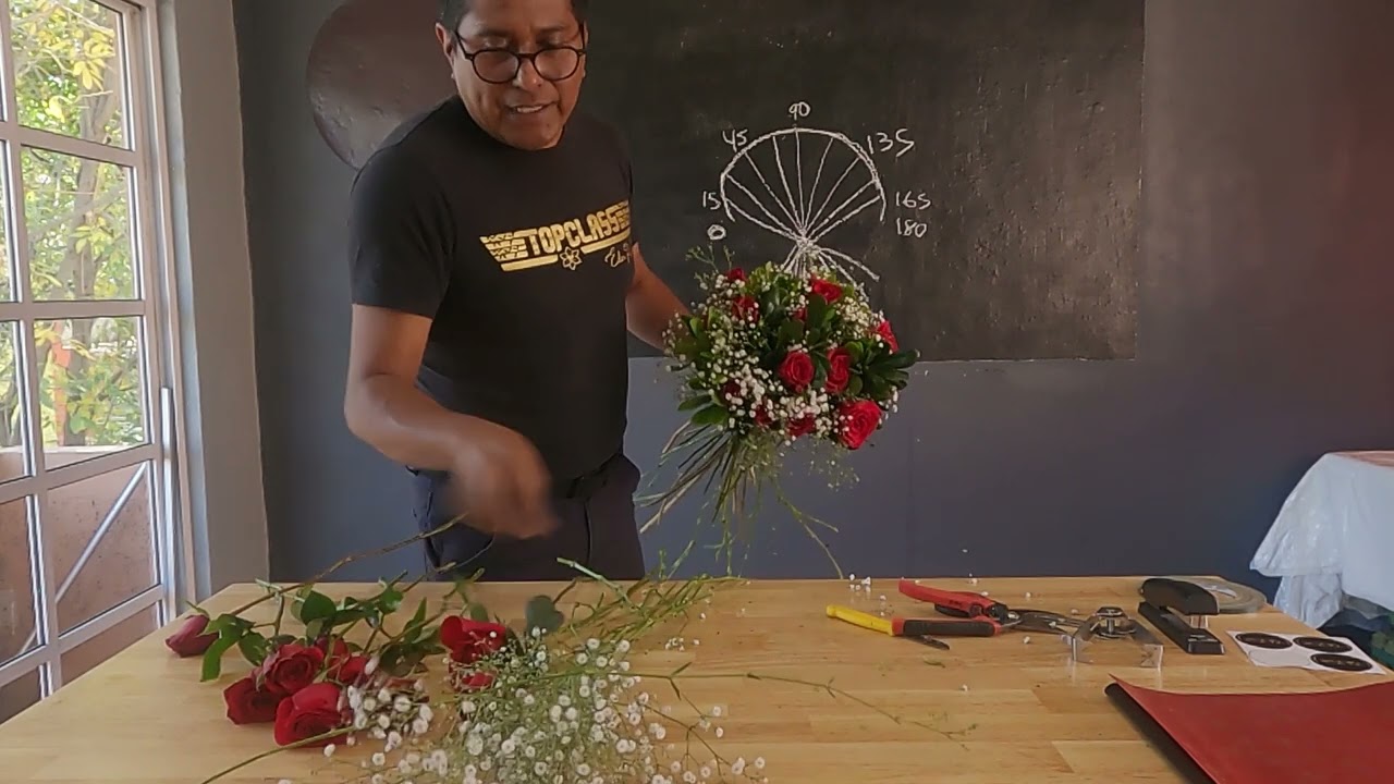 Bouquet Francés con 24 Rosas para San Valentín