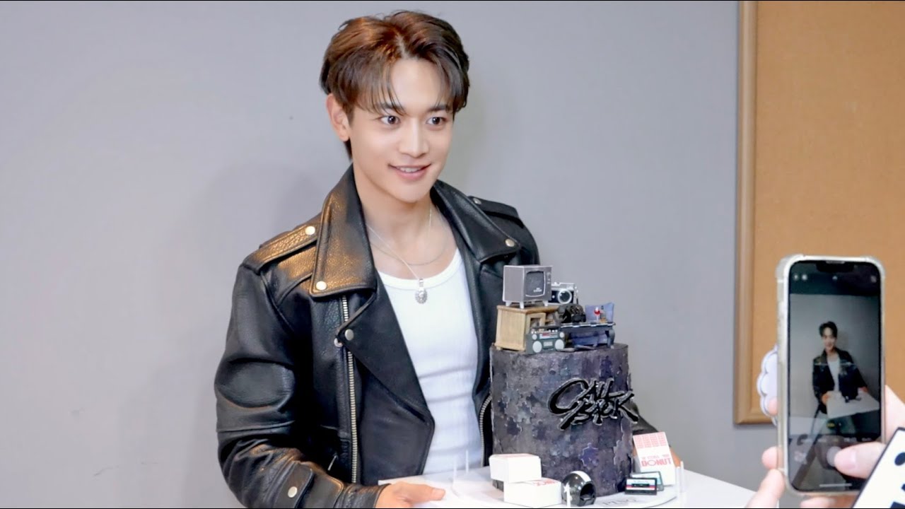 ⋆⁺₊⋆ 샤월에게 하고 싶은 말은? ⋆⁺₊⋆ | 'CALL BACK' 음악방송 비하인드 | MINHO 민호