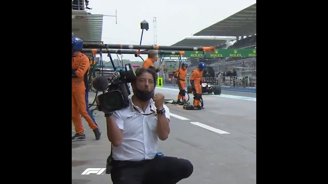 The cameraman is impressed by Max Verstappen's rapid pit stop | #TurkishGP | Formula 1