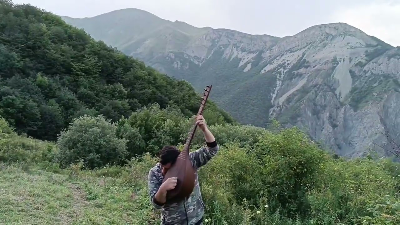 Aşıq Afil Laçında -