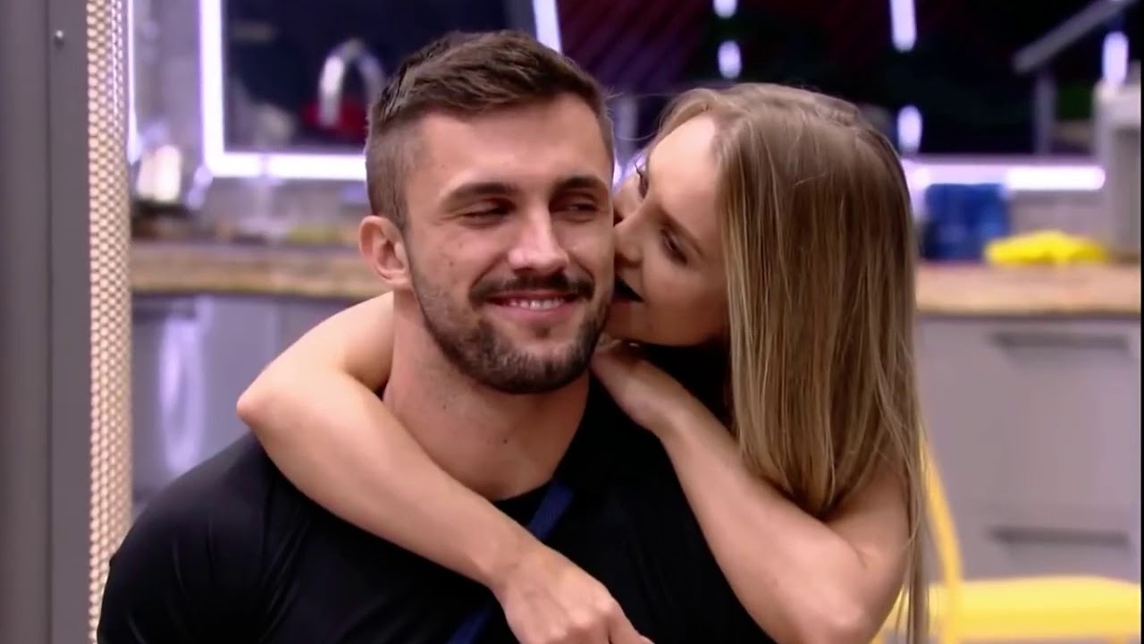 🔥CARLA DIAZ MORDENDO ORELHA DE ARTHUR   BBB21 BIG BROTHER 2021