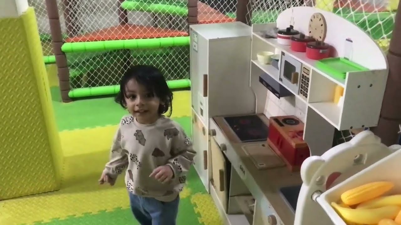 Main di Playground yang kayak milik sendiri! Cuma Khanza dan Al yang main! Asiikkk