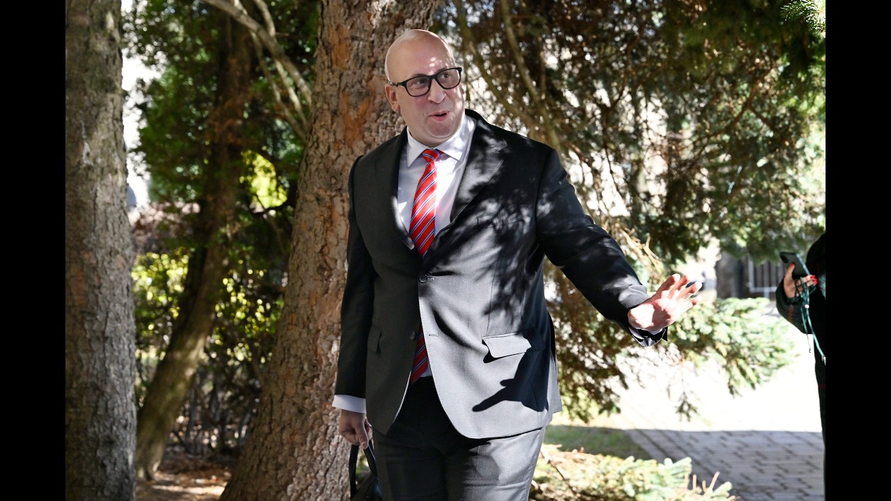 Príchody ministrov na rokovanie vlády